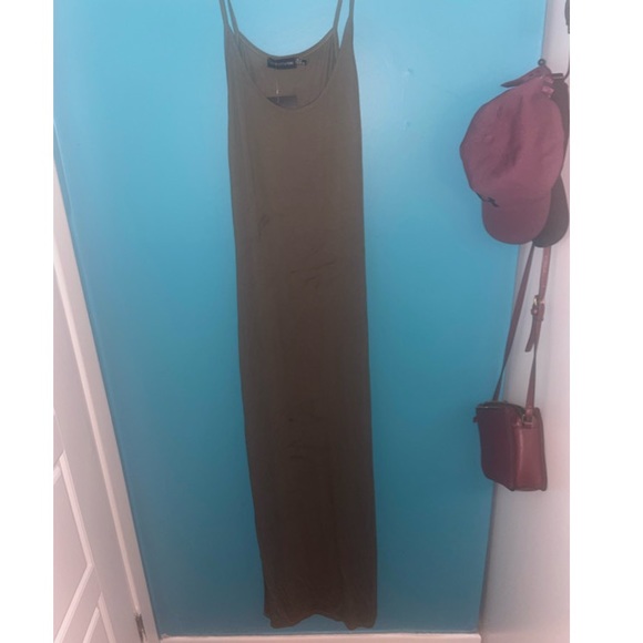 PRETTY LITTLE THING DRESS - Picture 2 of 2